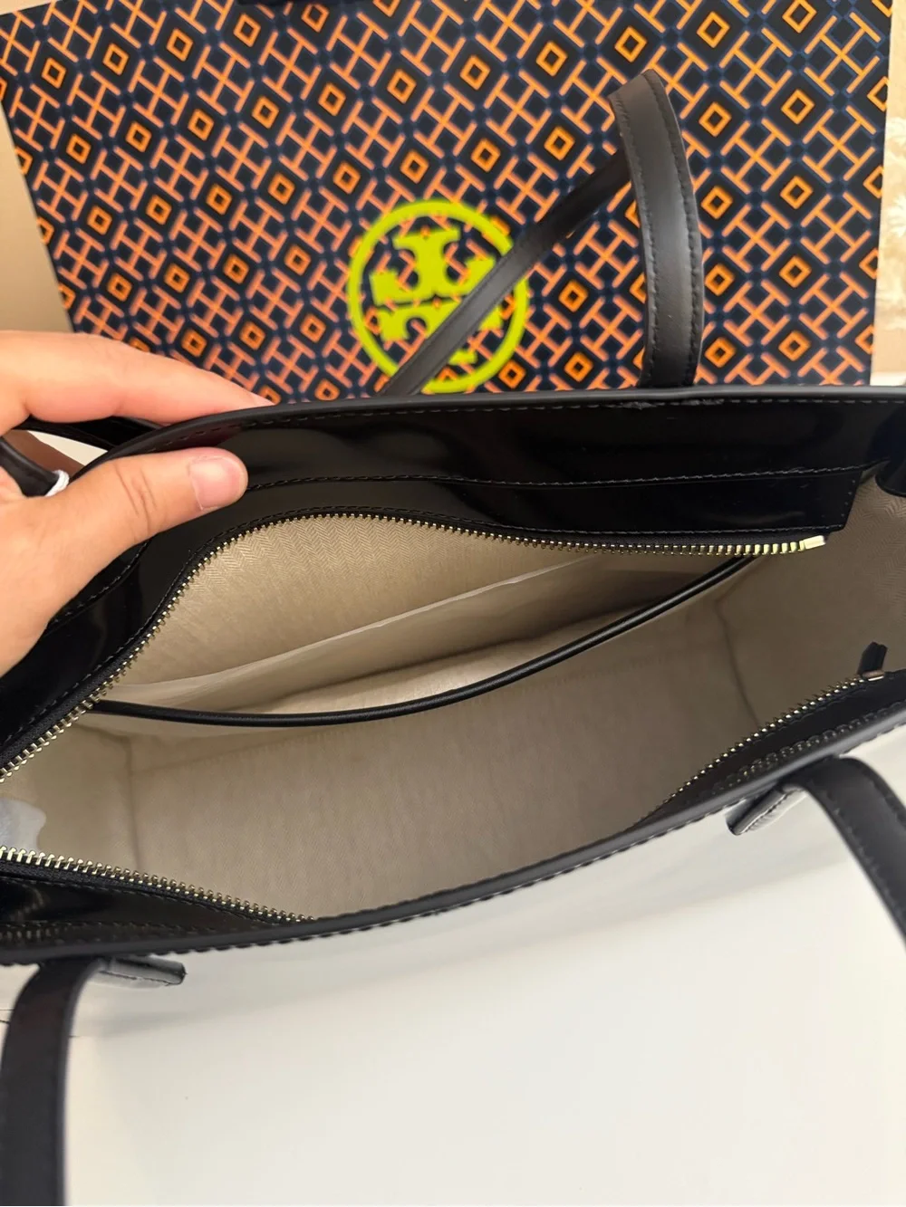 NWT, tory burch EMERSON SMOOTH WORK LARGE TOTE BAG in  black $550